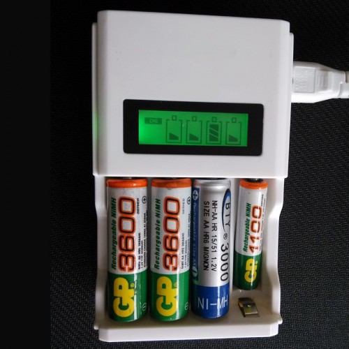 CHB-002 Charger Baterai 4 Slot AA AAA Ni-Mh/Ni-cd Ada Indikator LCD Display