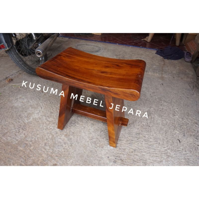 Kursi Kayu Trembesi Model Dingklik (Tinggi 42 cm)