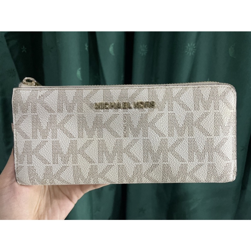 Preloved MK wallet Jet Set Travel LG Three Qtr Zip (ORIGINAL)