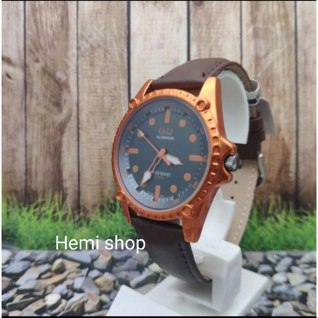 Jam Tangan Pria Q&Q QQ Aluminium Tali Kulit Cokelat AL08J302Y Original