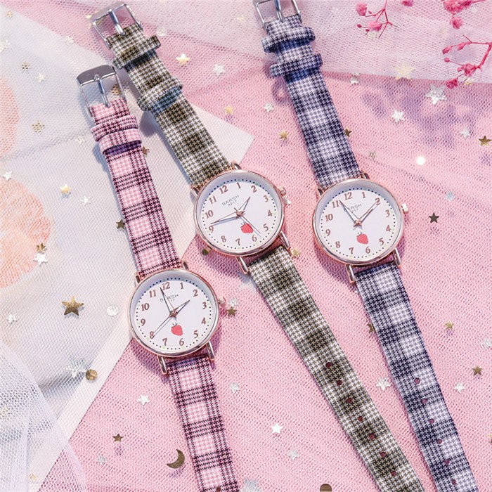 Jam Tangan Wanita Quartz Analog Motif Strawberry Dengan Tali Kotak-Kotak Lucu Korean Fashion Import