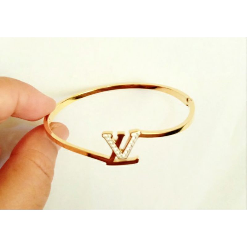 gelang titanium wanita LV