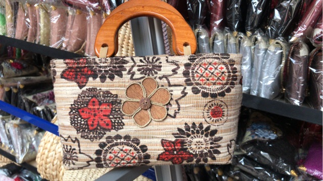 Tas eceng bunga kayu