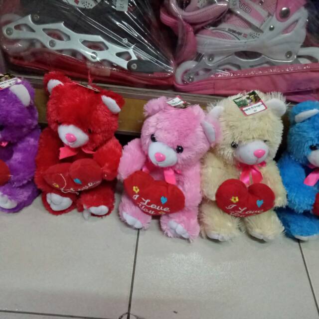 Boneka beruang love