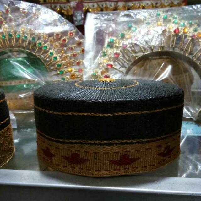 Songko tobone / songko recca ( songko pamiring ) topi adat bugis makassar
