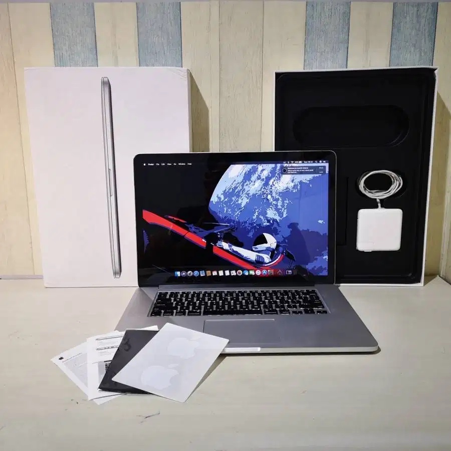 Macbook Pro i7 RAM 16GB SSD 512GB bekas second