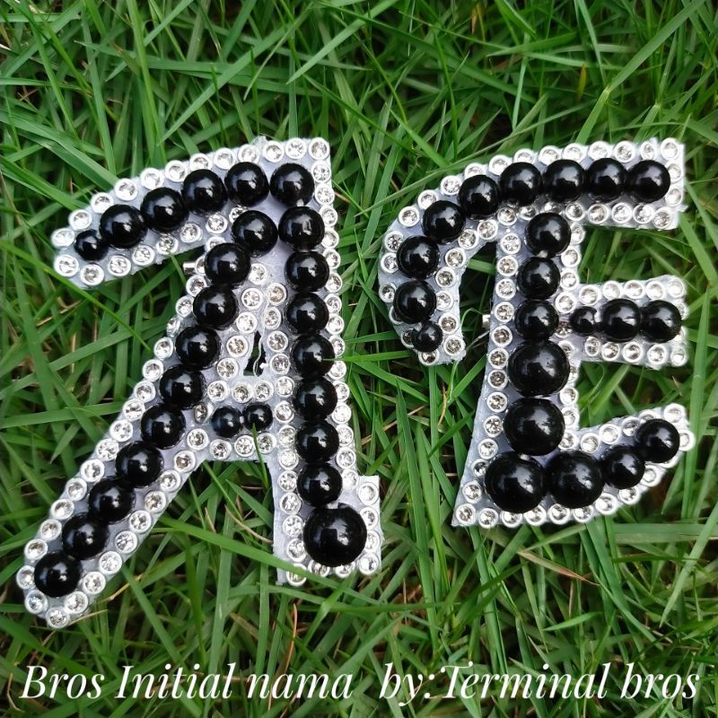 Bros Dada Huruf A-Z Bros Bahu Mutiara Hitam Bros Dada Huruf Kekinian