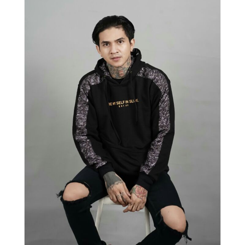 Be My Self Sweater Hoodie Pria Plat Batik Jaket Salviohexia