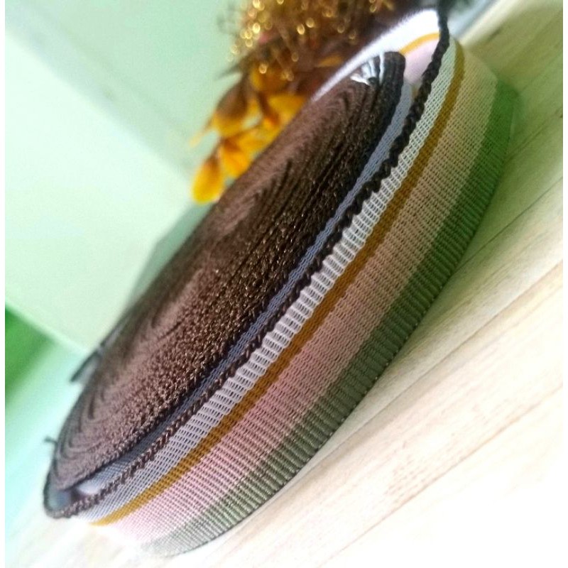 

per rol/gulungan 15 meter,pita salur pelangi lebar 2cm.