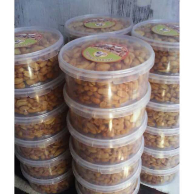 

Kacang Bawang,gurih &renyah. Kemasan 500gram,idr:35.000
