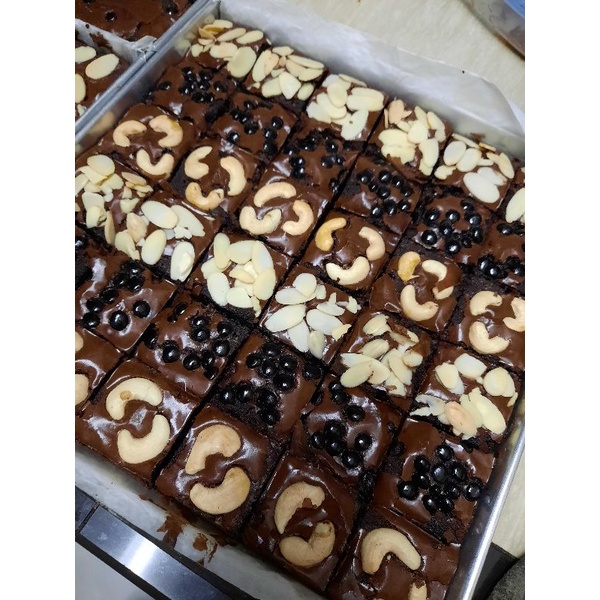 

Brownies fudgy dark cokelat skat ( isi 36 pcs )