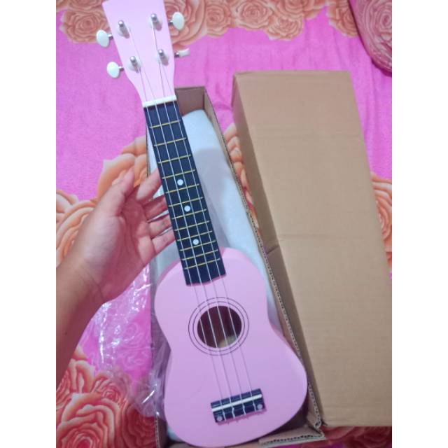 Ukulele pink