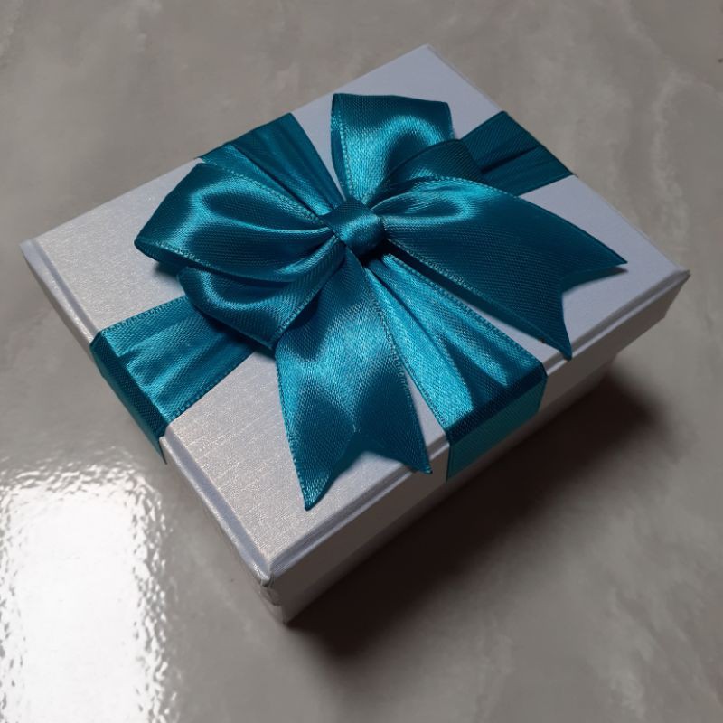 GIFTBOX WHITE PITA BIRU TOSCA / HARDBOX PUTIH LIST