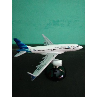 Miniatur Pesawat Per Boeing 737 Max 8 10 cm Garuda Indonesia Berkualitas