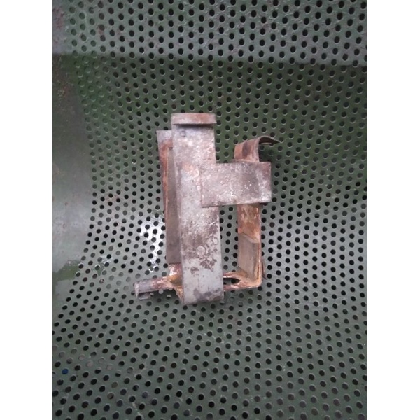 breket brecket dudukan aki tempat aki suzuki rc 80 rc 100