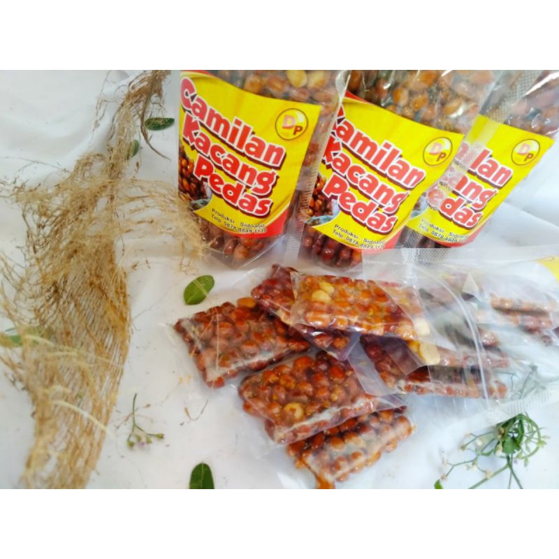 

camilan kacang pedas