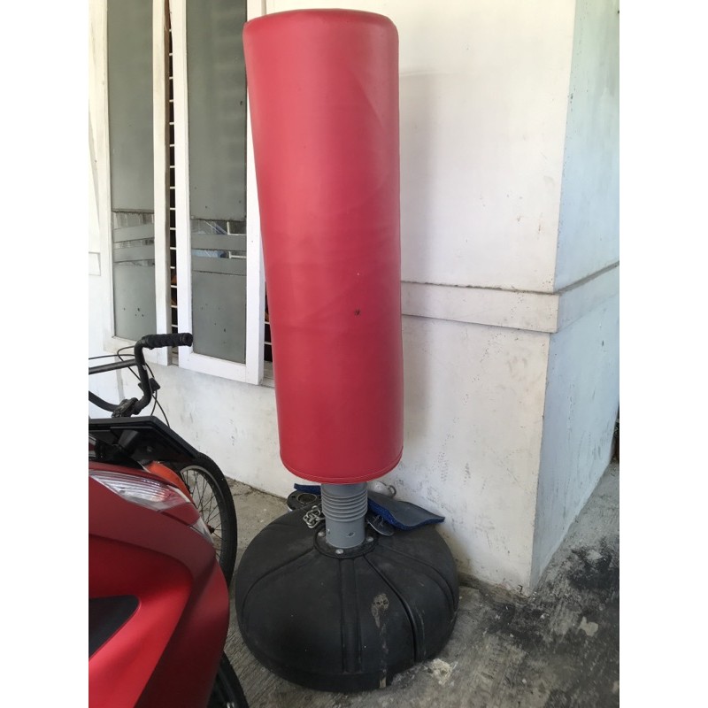 samsak BERWYN tinju berdiri