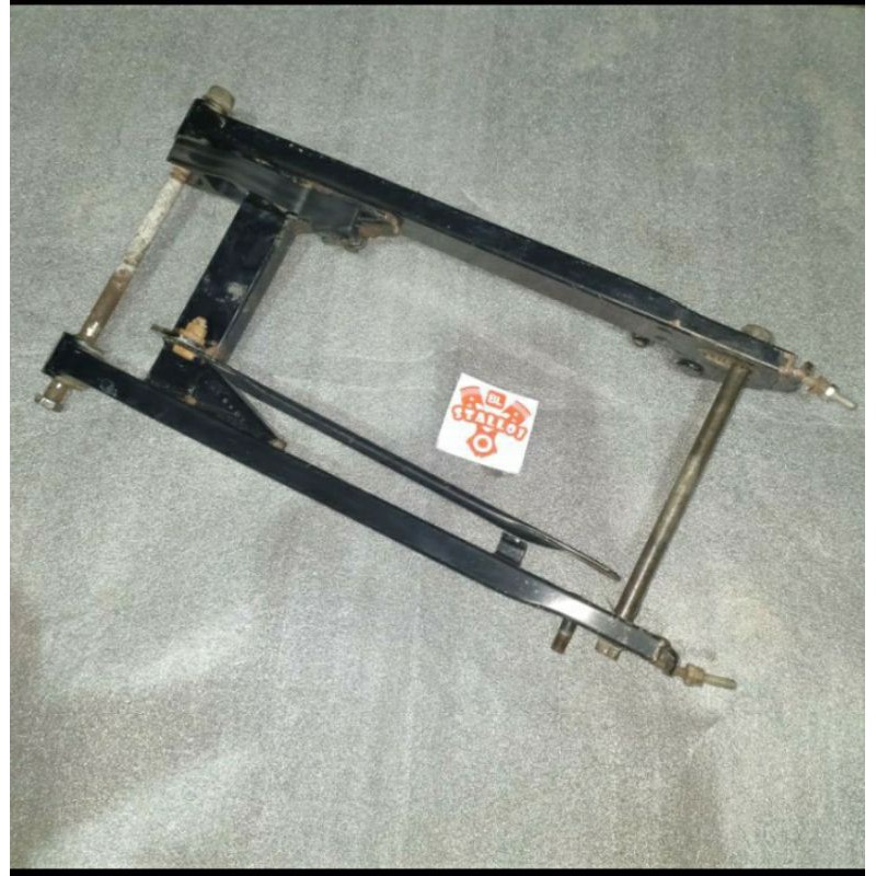 Swing arm arem Honda absolut Revo Blade lama old 110 /Revo fit fi asli original.