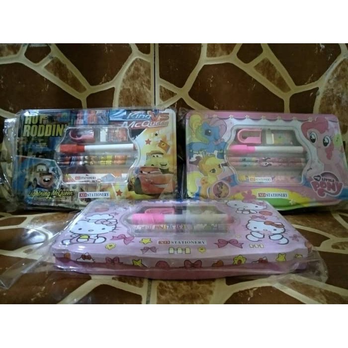 

kotak pensil set kaleng