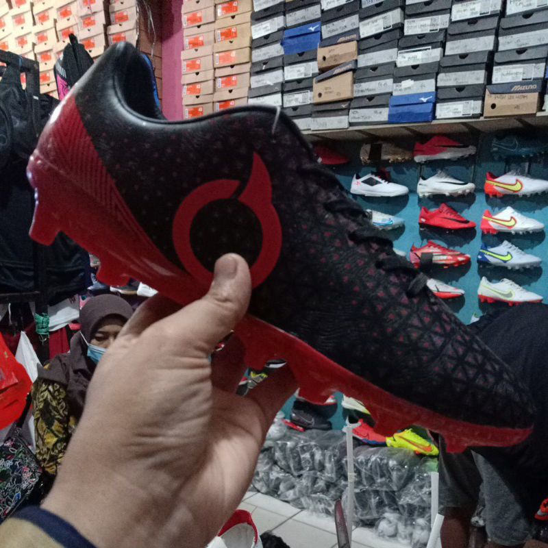 Sepatu Bola Ortuseight Medians FG
