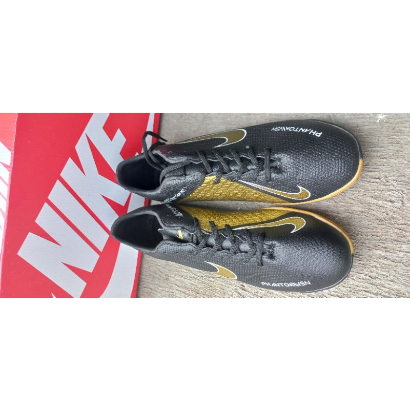 sepatu futsal Nike Phantom Magista x