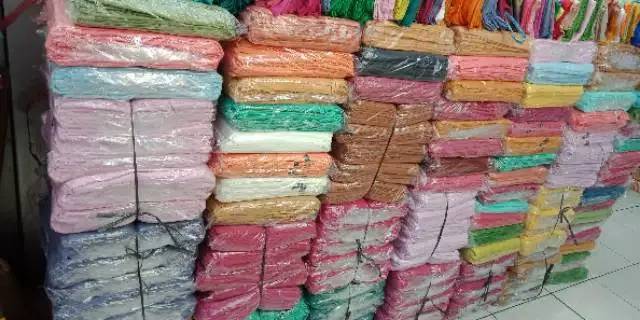 Hijab segi empat paris premium polos by : catlyn carla-5