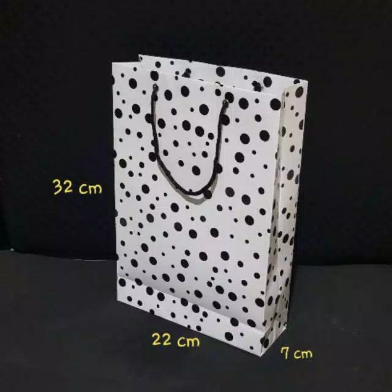 

Paper Bag Polkadot isi 10 pcs 32x22x7 cm