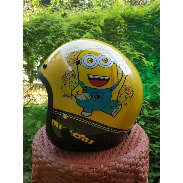 helm bogo warna kuning motif minions