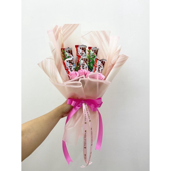 

Buket bunga rose cokelat kinder bueno / hadiah kado wisuda ulang tahun selamat menempuh hidup baru anniversary