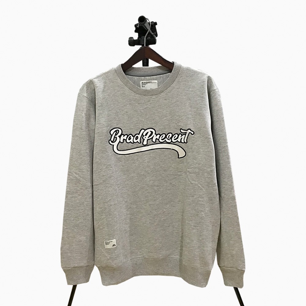 BRAD PRESENT ORIGINAL Sweater Crewneck cowok sweatshirt warna Grey with logo series art seri Gs404