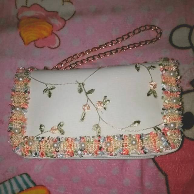 

Tas Brokat Renda Pastel Putih