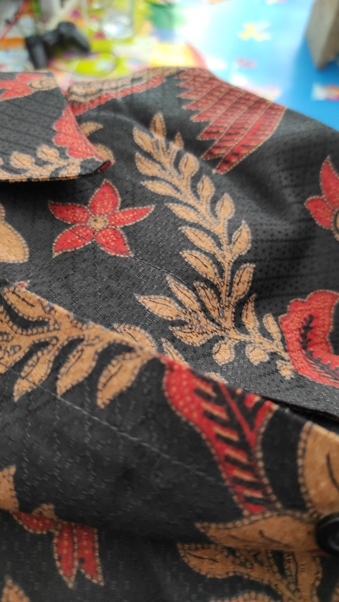 Kemeja Batik Pria Lengan Panjang Premium Motif Tali Asih Merah Hitam 726264 Cap 72