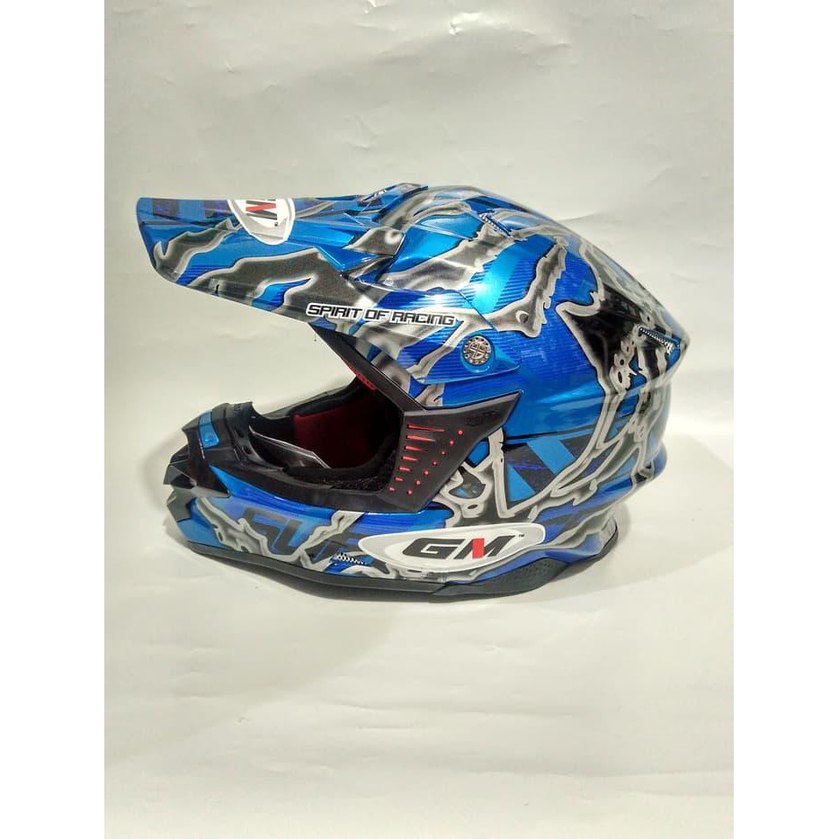 HELM GM CROOS MOTIF