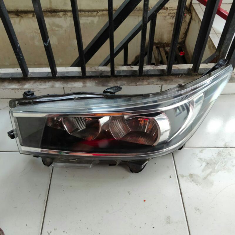 Headlamp Toyota Innova Reborn