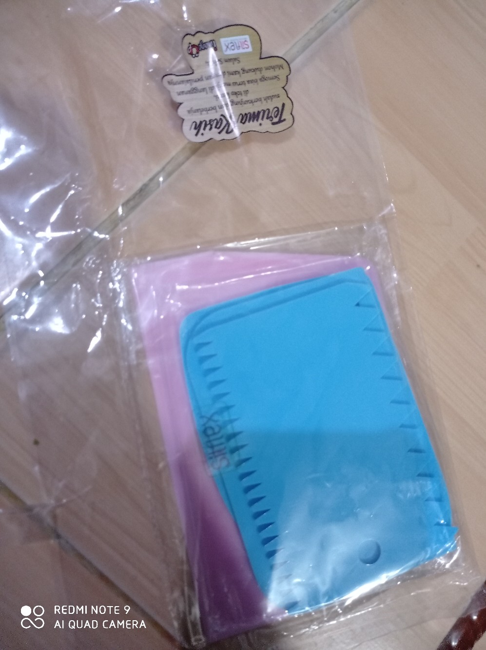 Scrapper Trapezium Perata Adonan Kue