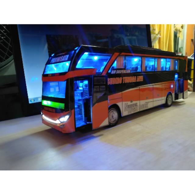 Miniatur bus sudiro tungga jaya