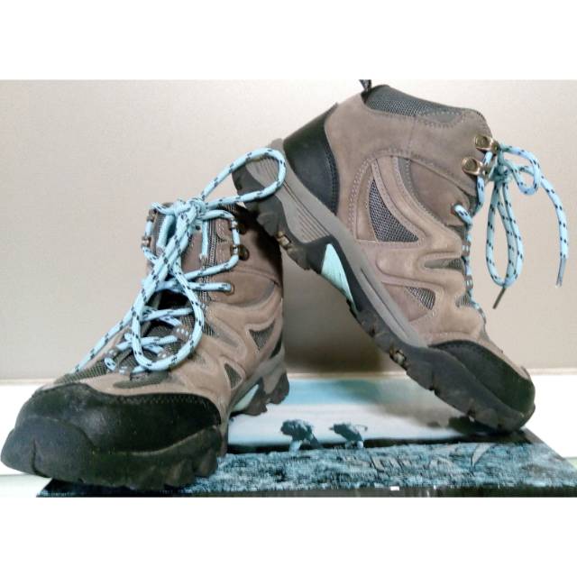 Sepatu Gunung SNTA