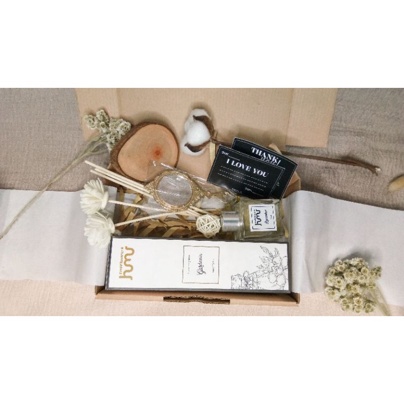 HAMPERS REED DIFFUSER/PENGHARUM RUANGAN/HAMPERS MURAH/KADO ULANG TAHUN/KADO WEDDING