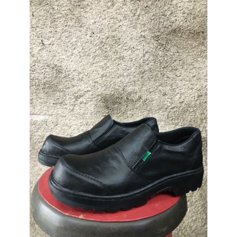 Sepatu Safety Kickers Pendek Kulit Asli Pria Hitam