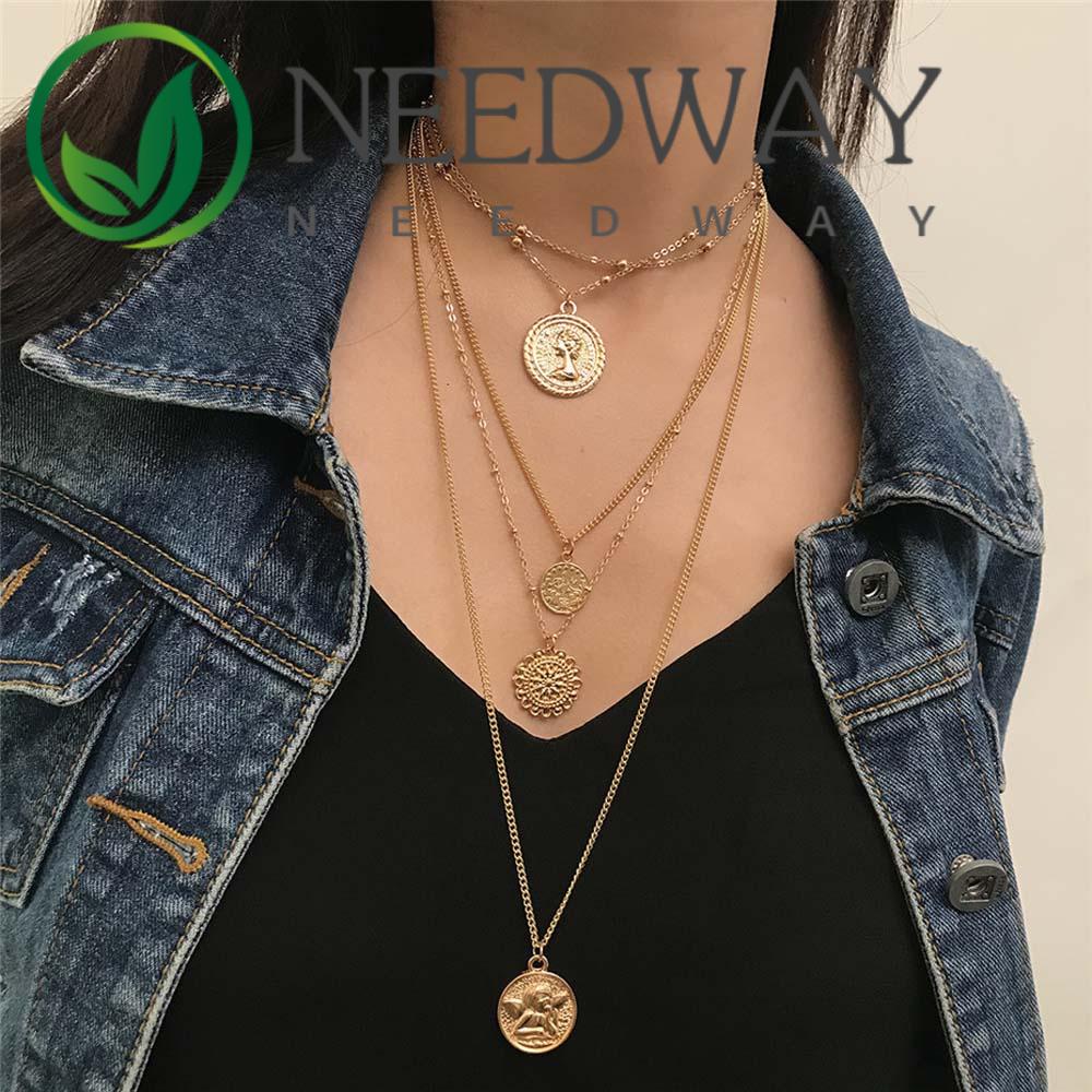 Kalung Rantai Multilayer Liontin Bulan Bintang Bahan Alloy Gaya Retro Boho Untuk Wanita