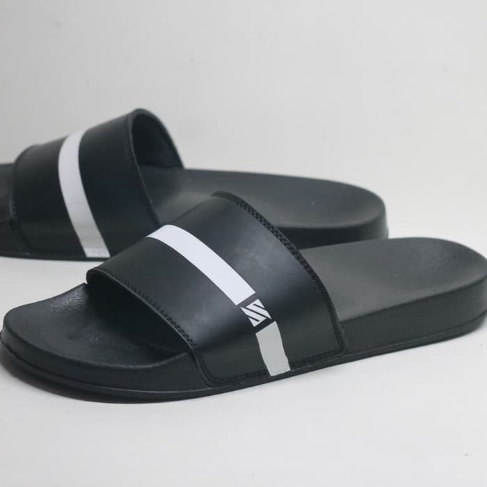 black ankle boots size 6