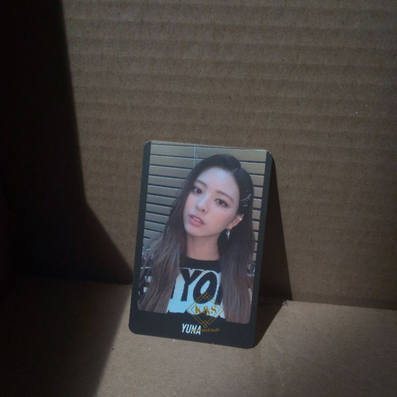 Yuna ITZY photocard (pc) ITZY - IT'Z ME
