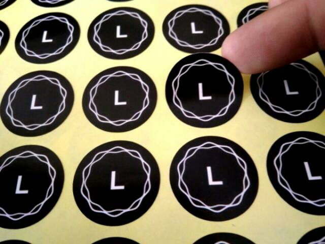 Stiker vinil ukuran 2 - 2.5cm label produk