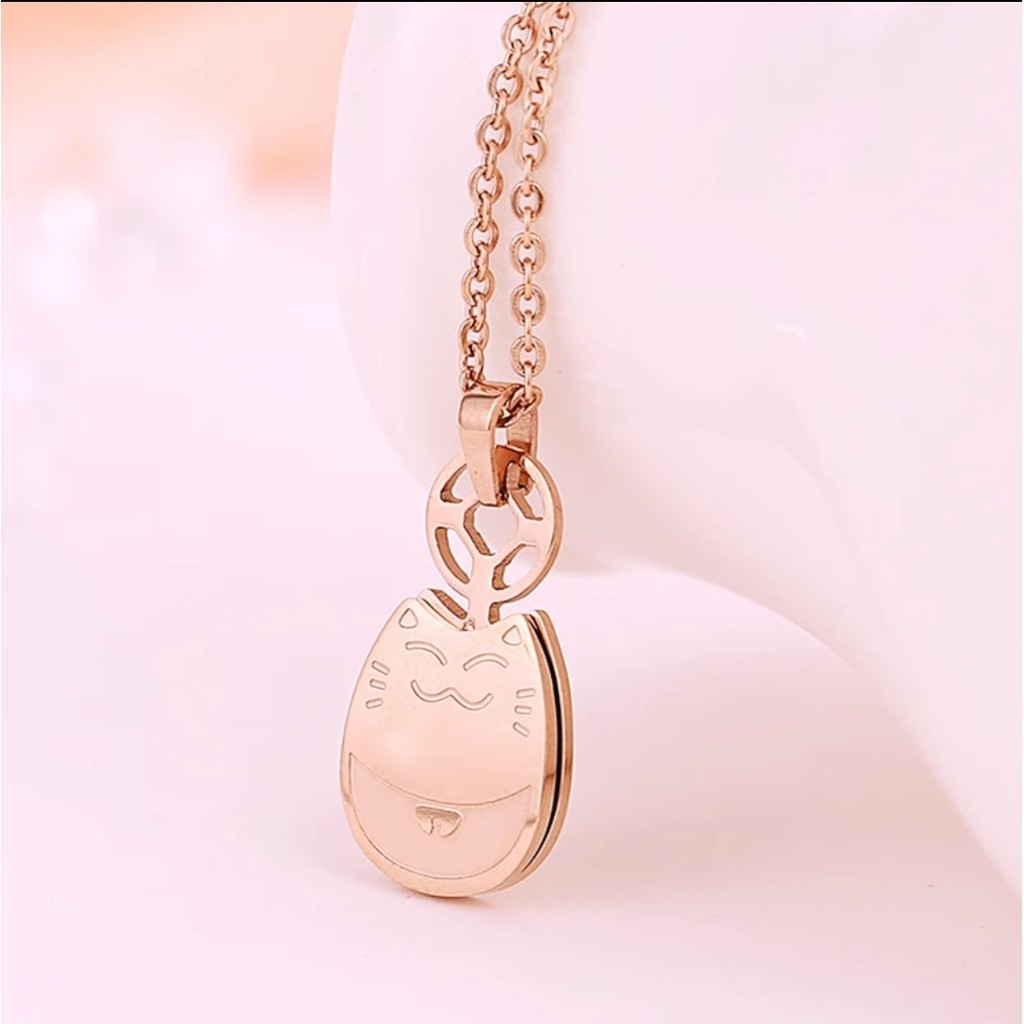 Kalung Titanium Liontin Lucky Cat tersedia Warna Rosegold, Gold dan Silver