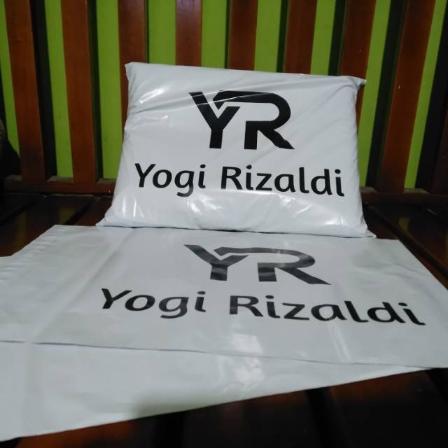 

SABLON PLASTIK CUSTOM DESIGN POLYMAILER UKURAN 20X30 DAN 25X35 CM