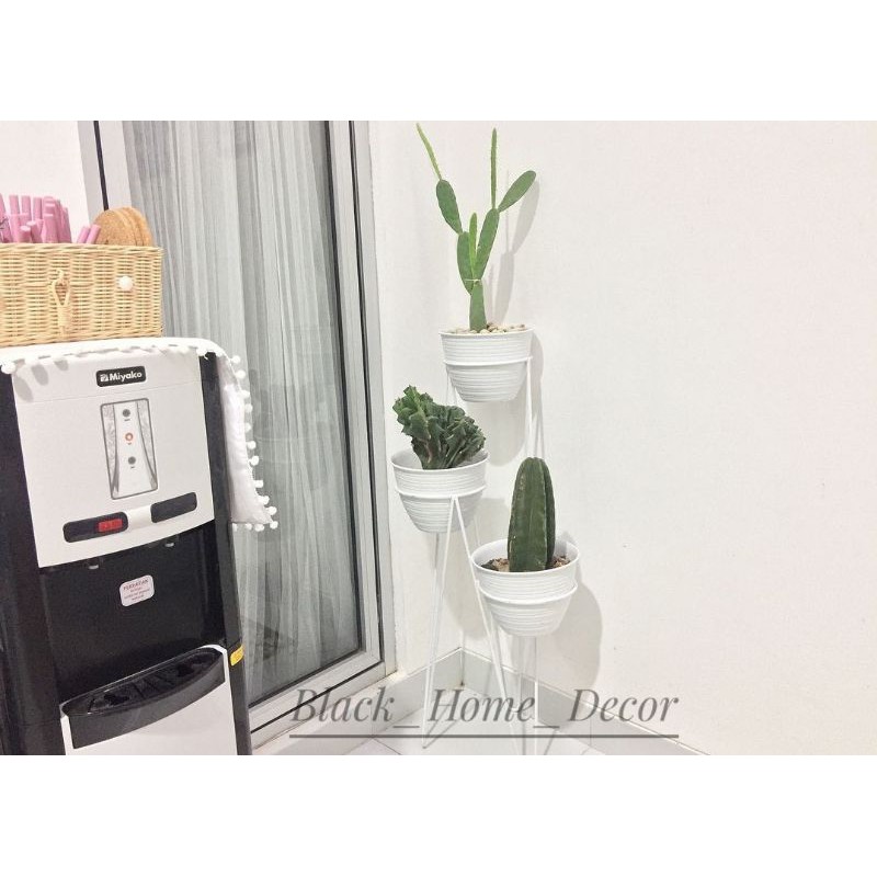 Kerangka Standing Pot Bunga Besi D 15