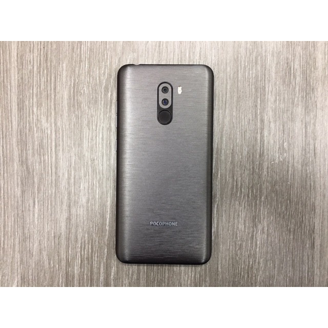 

STIKER Pocophone motif abu-abu metalik berserat (BACA RINCIAN PRODUK)