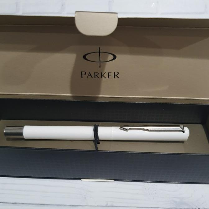 

Pulpen Parker Vektor Standar White Roller Ball (Body Plastik)