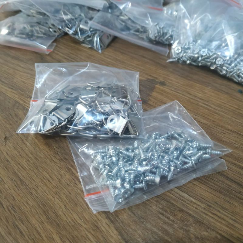 Gantungan pigura segitiga + sekrup 50pc