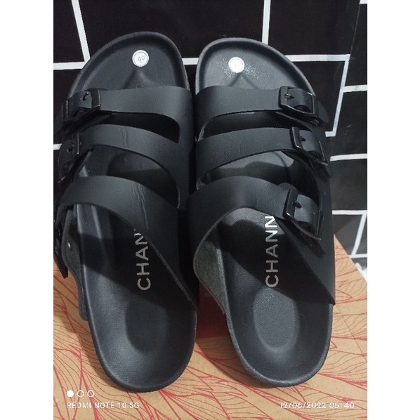 Sendal kulit Cibaduyut